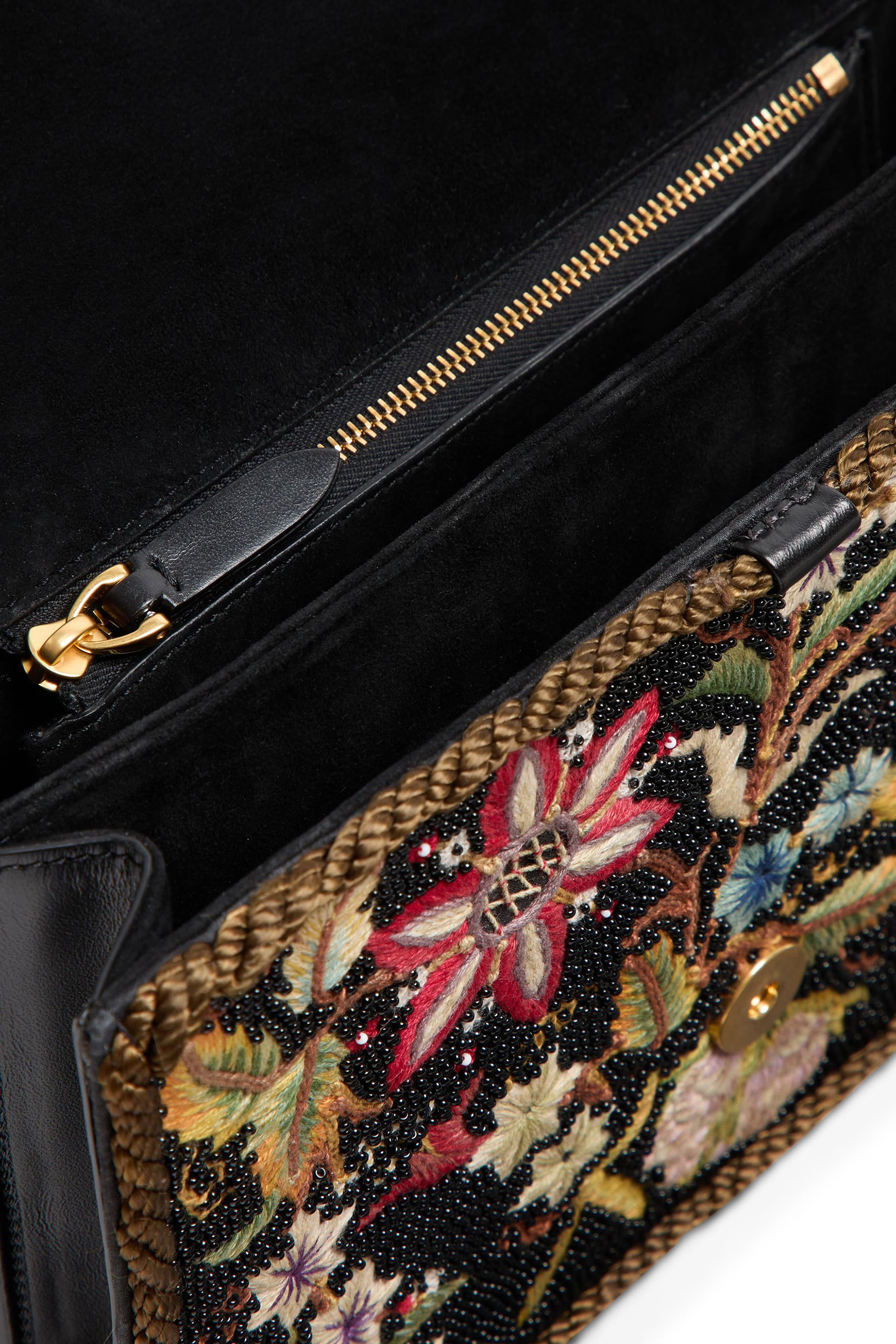  Vain Embroidered Shoulder Bag 