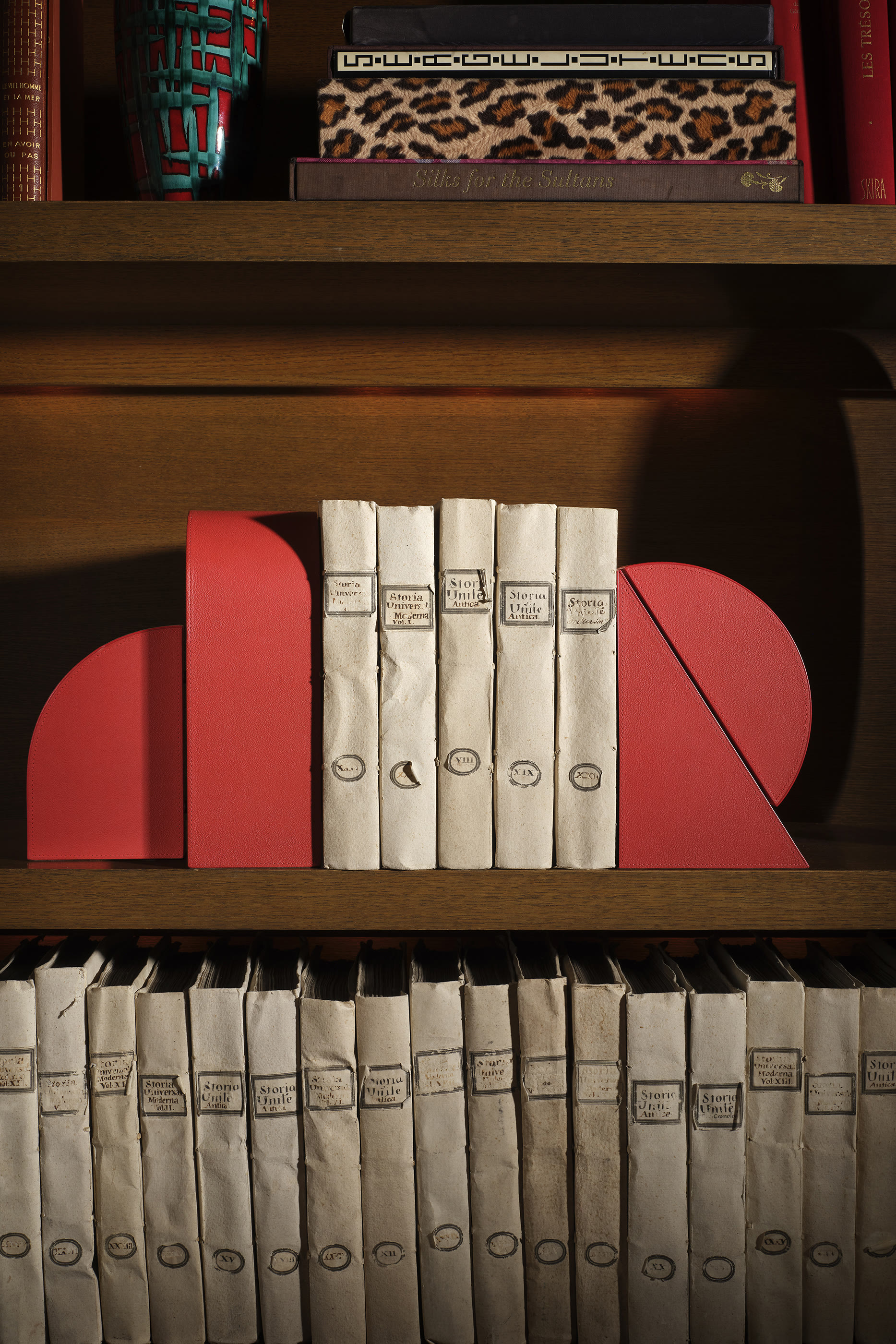 Cubist Bookend Red &ndash; Left