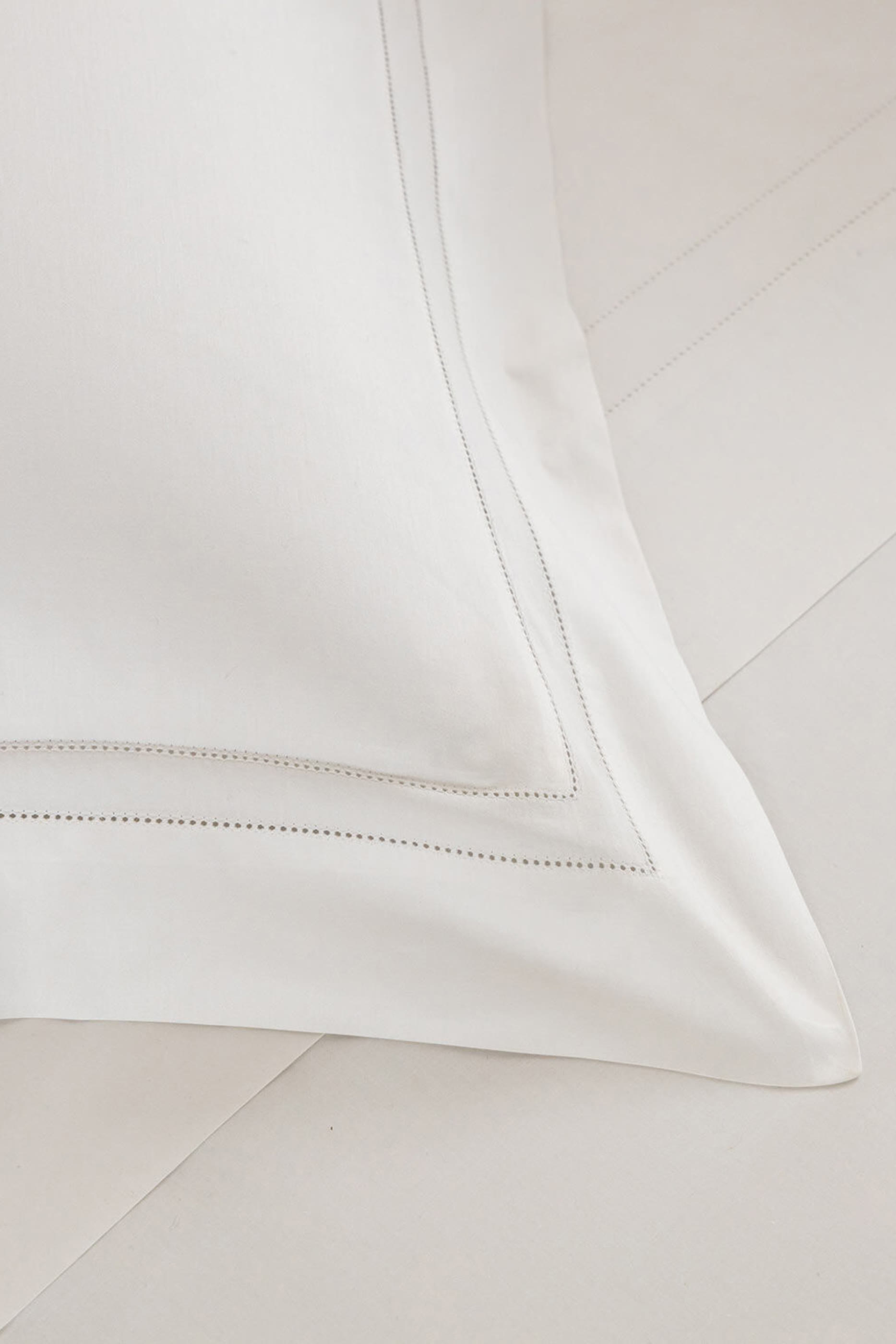 Doppio Ajour Pillow Sham
