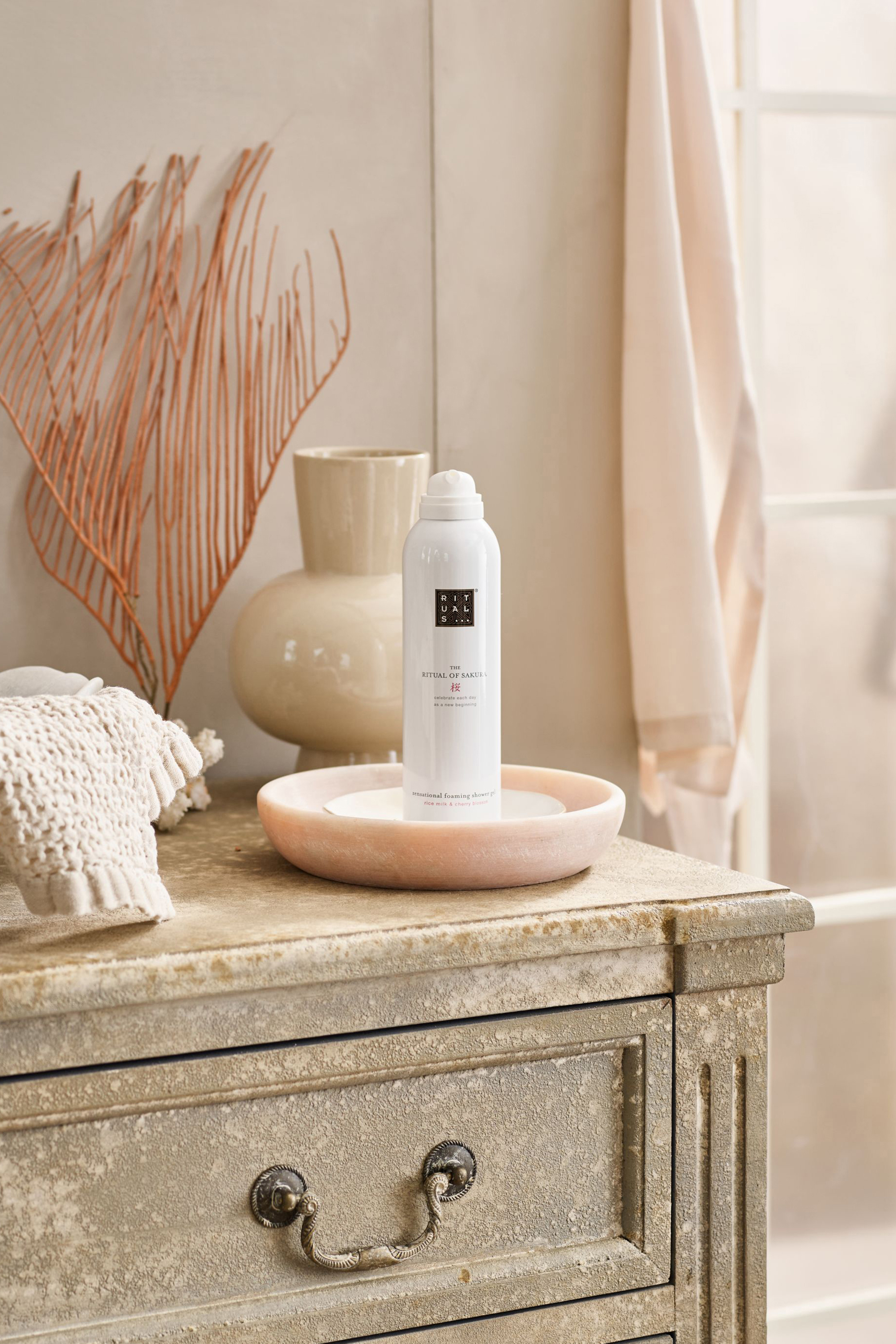 The Ritual of Sakura Foaming Shower Gel